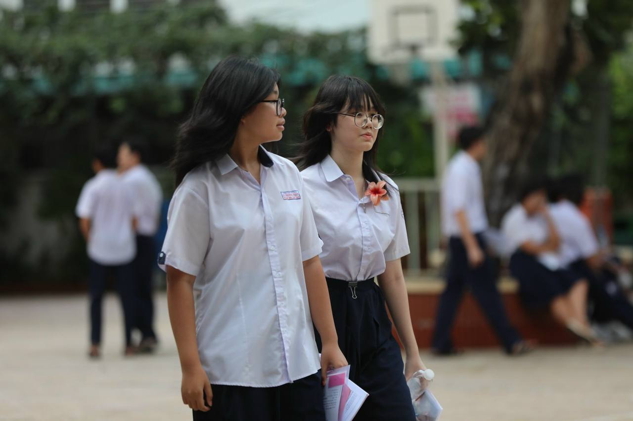 Thí sinh TP.HCM bắt đầu làm bài thi môn Ngoại ngữ: Sẽ có bao nhiêu điểm 10? - Ảnh 11.