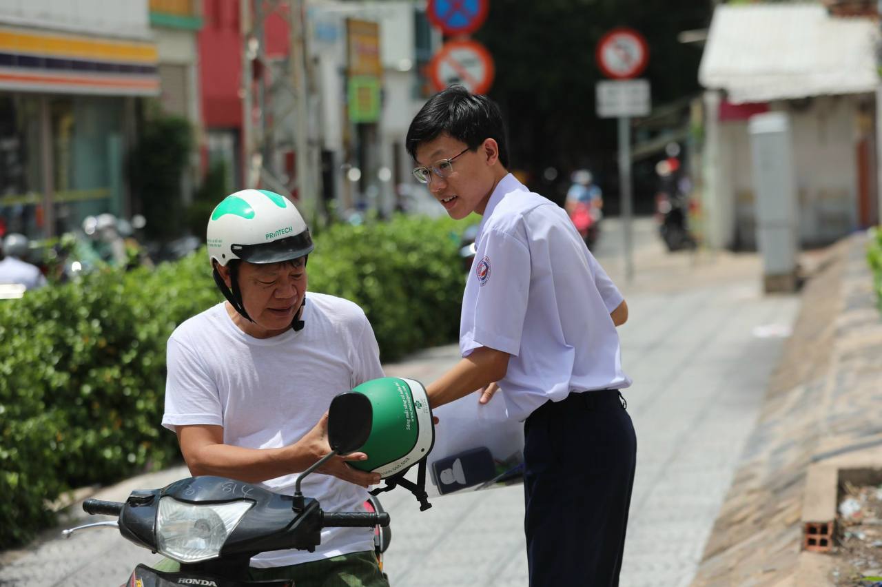 Thí sinh TP.HCM bắt đầu làm bài thi môn Ngoại ngữ: Sẽ có bao nhiêu điểm 10? - Ảnh 9.