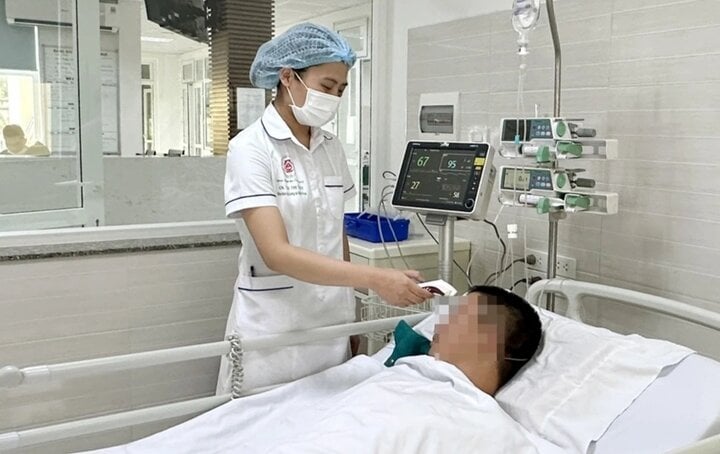 Sốc nhiễm khuẩn nguy kịch sau khi ăn bánh cuốn - Ảnh 1.