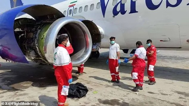 Kinh hoàng: Nhân viên bị hút vào trong động cơ máy bay Boeing và tử vong thương tâm - Ảnh 1.