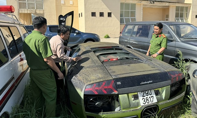 Tiêu huỷ hai siêu xe Lamborghini và G63 nhập lậu - Ảnh 2.