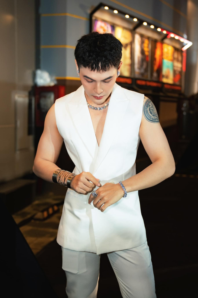 Sao nam Vbiz vướng tranh cãi vì đăng clip nghi "cà khịa" vụ drama giật chồng tại Đà Lạt - Ảnh 4. Sao nam Vbiz vướng tranh cãi vì đăng clip nghi "cà khịa" vụ drama giật chồng tại Đà Lạt - Ảnh 4.