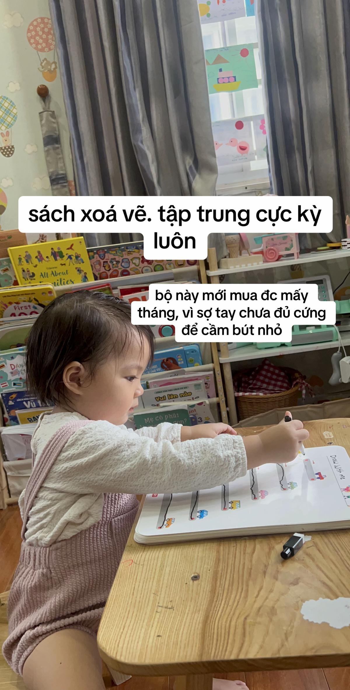 Mẹ khoe &quot;Con 2,5 tuổi không thèm xem tivi&quot;, hội chị em chẳng tin cho đến khi xem lịch trình này, đúng là quá nể! - Ảnh 9.