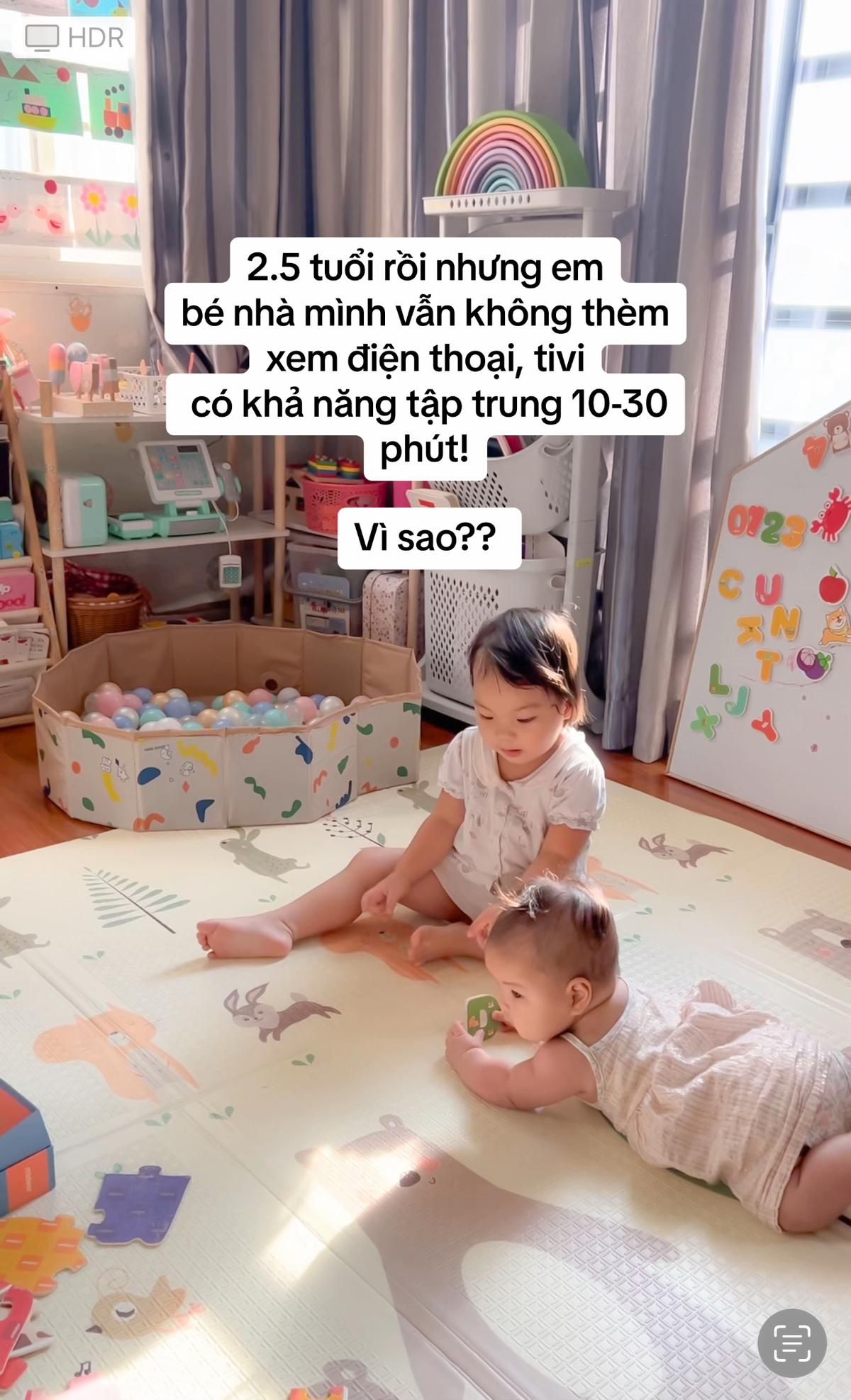 Mẹ khoe &quot;Con 2,5 tuổi không thèm xem tivi&quot;, hội chị em chẳng tin cho đến khi xem lịch trình này, đúng là quá nể! - Ảnh 1.