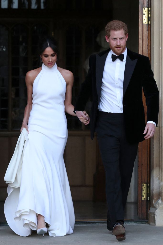 Có phải Meghan diện lại váy cưới trong đêm Harry nhận giải thưởng danh giá?- Ảnh 3.