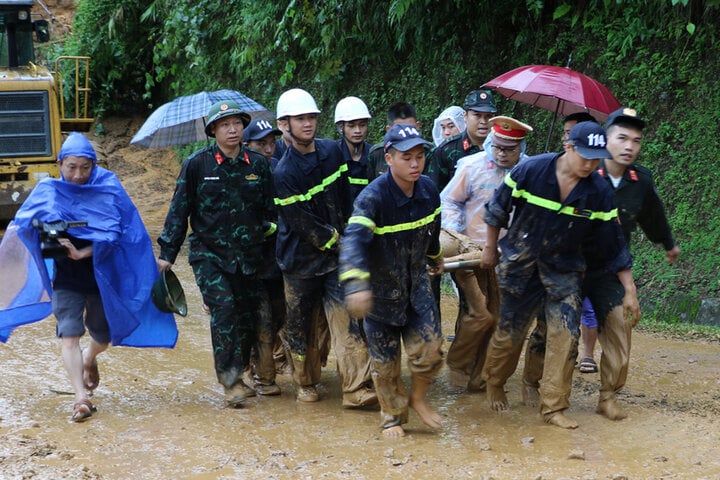 Thủ tướng yêu cầu khẩn trương tìm kiếm các nạn nhân vụ sạt lở đất ở Hà Giang - Ảnh 1.