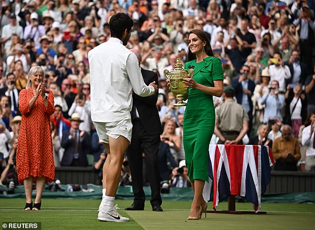 Vương phí Kate bất ngờ xác nhận dự khán chung kết Wimbledon, đúng 1 tháng sau lần xuất hiện trở lại trước công chúng- Ảnh 1.