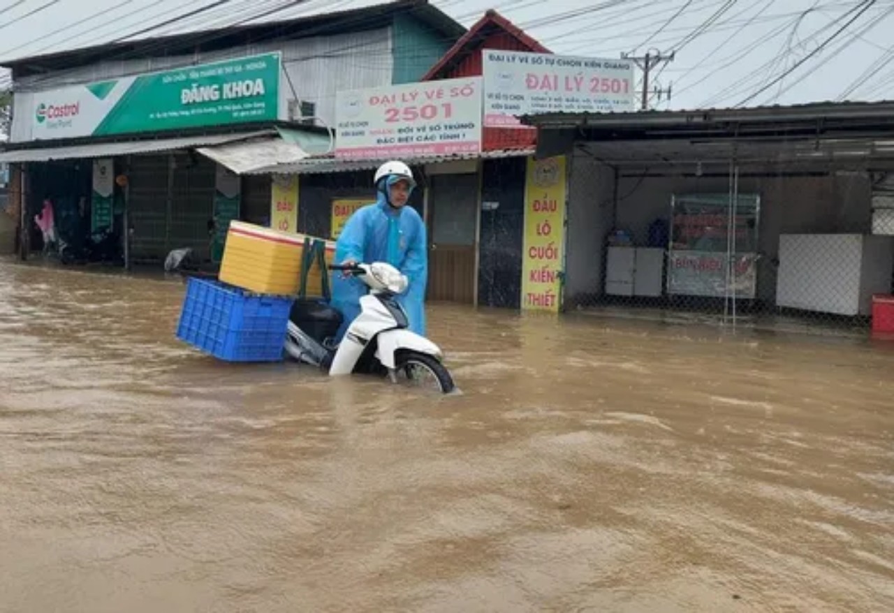 CLIP: Phú Quốc đang chìm trong biển nước- Ảnh 2.