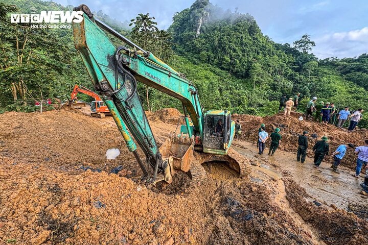 Sạt lở ở Hà Giang: Người phụ nữ thoát chết do say xe, xin xuống giữa đường - Ảnh 3.