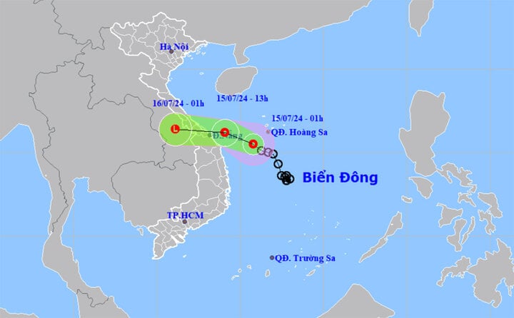 Áp thấp nhiệt đới hướng vào Quảng Bình - Quảng Ngãi, miền Trung mưa xối xả - Ảnh 1.