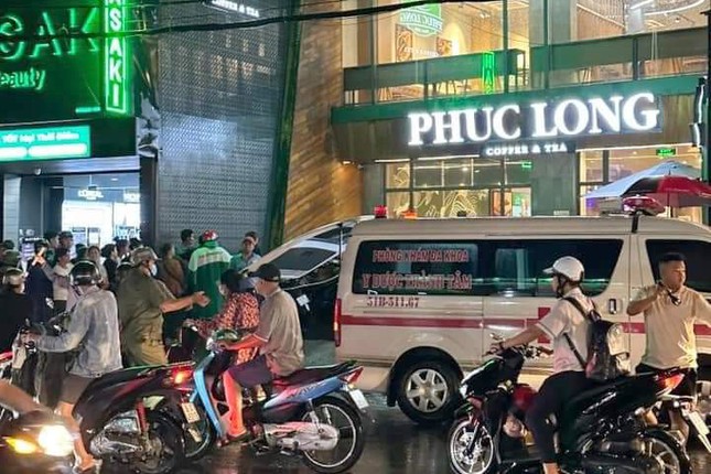 Án mạng trong quán trà sữa ở TPHCM, hai người tử vong - Ảnh 2.