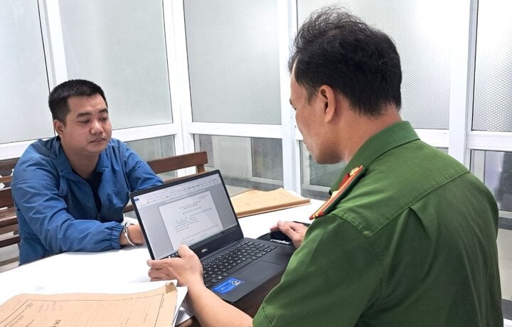 Được nhờ làm đáo hạn ngân hàng, nhân viên tín dụng lừa chiếm 900 triệu đồng - Ảnh 1. Được nhờ làm đáo hạn ngân hàng, nhân viên tín dụng lừa chiếm 900 triệu đồng - Ảnh 1.