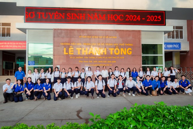 'Choáng' với thành tích của ngôi trường có 3 Thủ khoa - Ảnh 1.