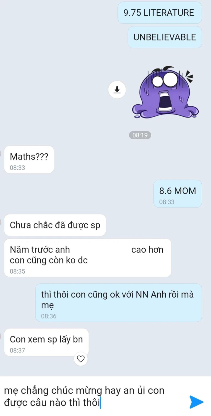 Được 9,75 Văn và 8,6 Toán, sĩ tử liền khoe với mẹ nhưng chỉ nhận về những câu nói lạnh tanh: Đã bao giờ mẹ công nhận con chưa? - Ảnh 1.