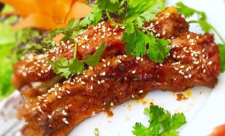 C&aacute;ch l&agrave;m sườn x&agrave;o tỏi cực ngon tại nh&agrave; - Ảnh 2.