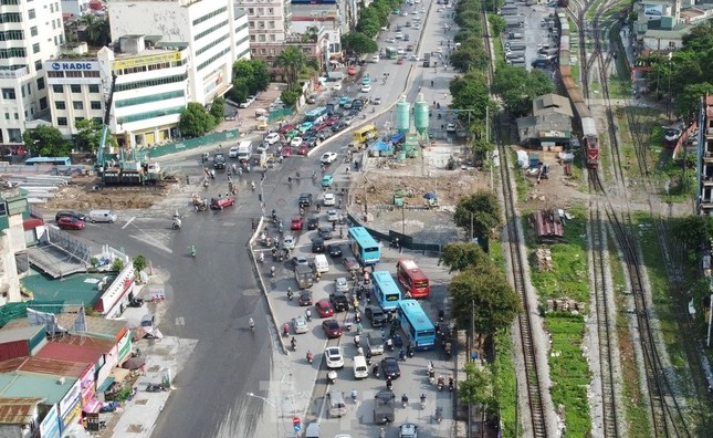 Hạn chế, cấm nhiều loại xe qua nút giao Giải Phóng - Kim Đồng và phố Kim Đồng - Ảnh 1.