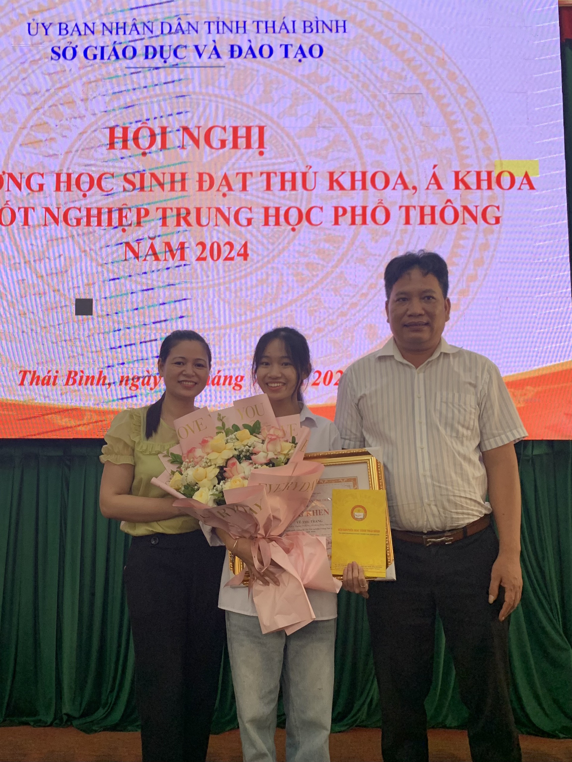 Thế nào là &quot;con nhà người ta&quot;? Không đi học thêm vẫn là thủ khoa toàn quốc, còn là cô chủ shop kinh doanh riêng- Ảnh 5.