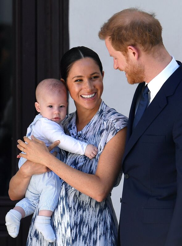 Harry - Meghan không truyền lại tước hiệu quý tộc cho con trai Archie vì sợ con bị bạn bè trêu chọc- Ảnh 2.