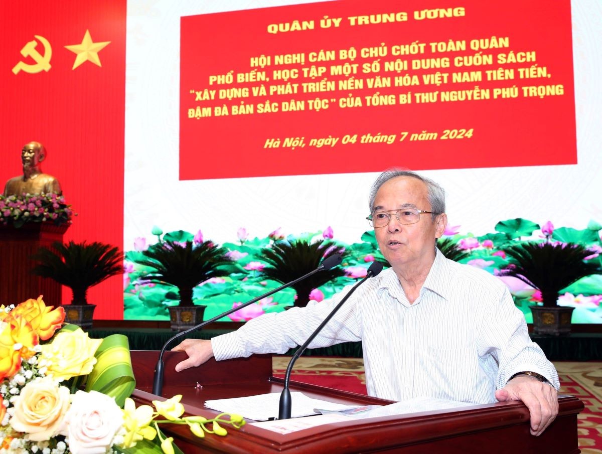 GS.TS. Đinh Xuân Dũng: &quot;Có những chiếc áo Tổng Bí thư Nguyễn Phú Trọng mặc suốt 10 năm&quot; - Ảnh 1.