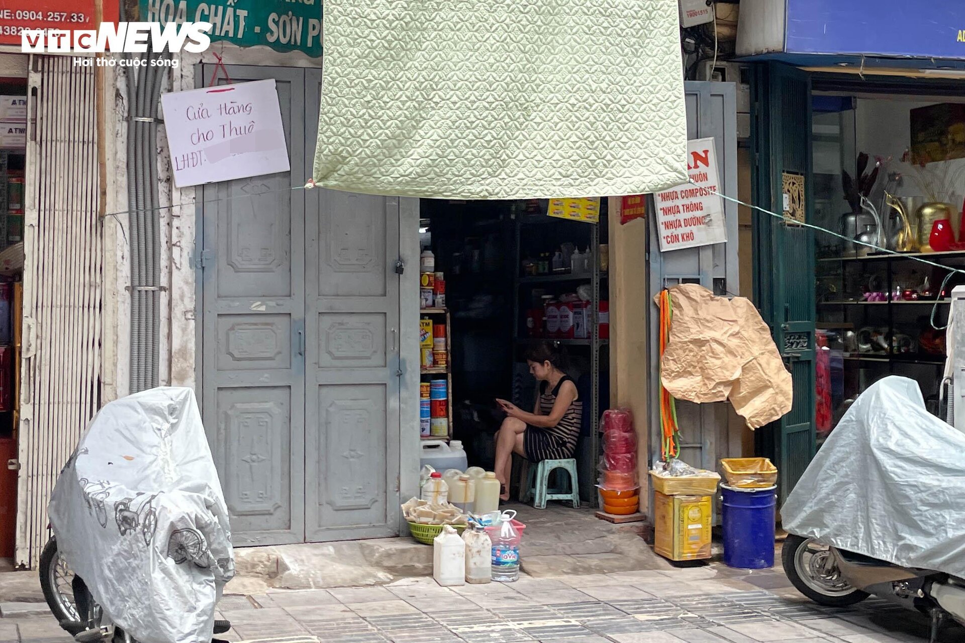 Những mặt bằng kinh doanh siêu nhỏ, siêu đắt ngự trên đất vàng Hà Nội - Ảnh 20.