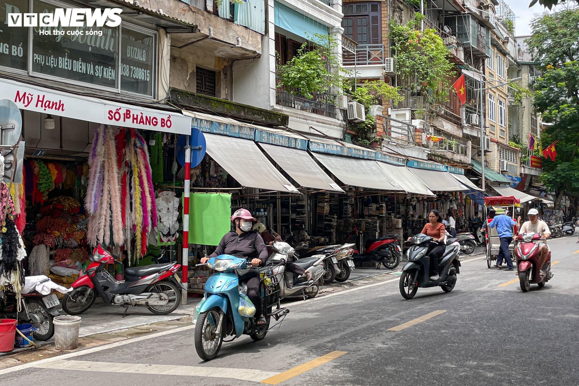 Những mặt bằng kinh doanh siêu nhỏ, siêu đắt ngự trên đất vàng Hà Nội - Ảnh 17.