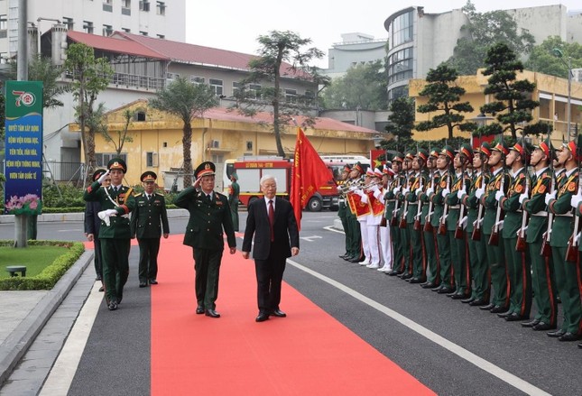 Giáo sư, bác sĩ kể lại những ngày Tổng Bí thư Nguyễn Phú Trọng điều trị trong bệnh viện 108 - Ảnh 1.