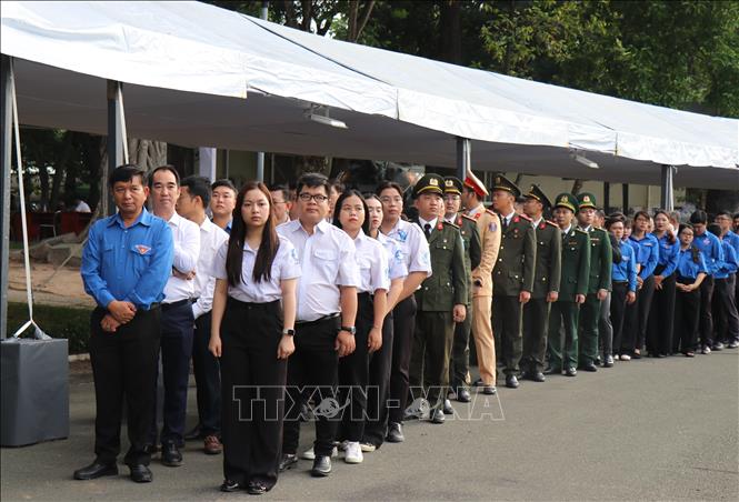 Người dân bày tỏ niềm tiếc thương &quot;Người học trò xuất sắc của Bác Hồ&quot; - Ảnh 2.