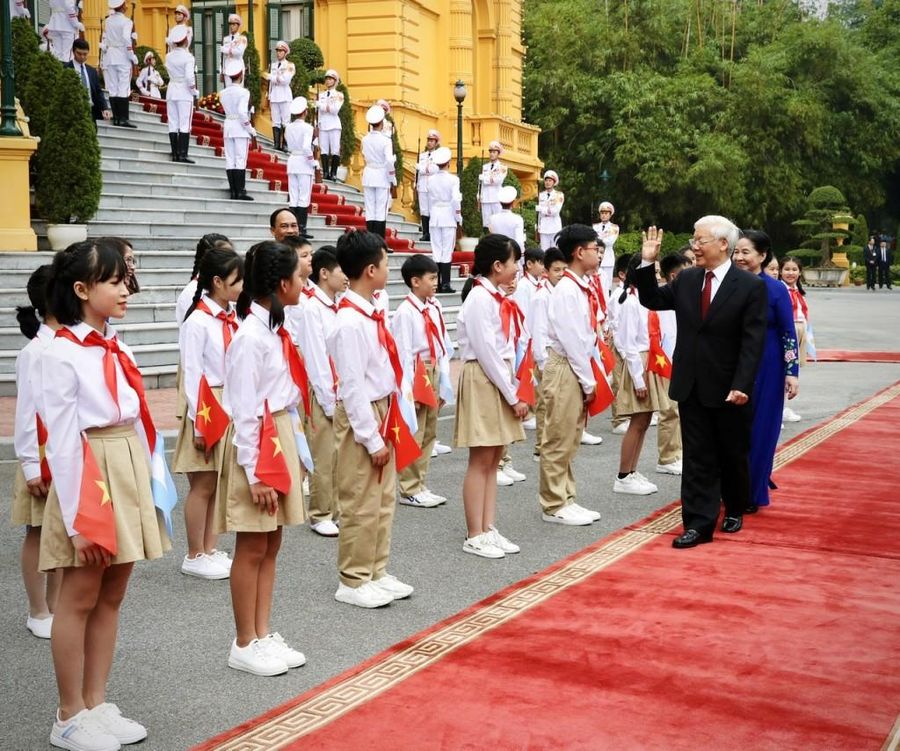 Giáo viên, học sinh thành kính tưởng niệm Tổng bí thư Nguyễn Phú Trọng - Ảnh 3.