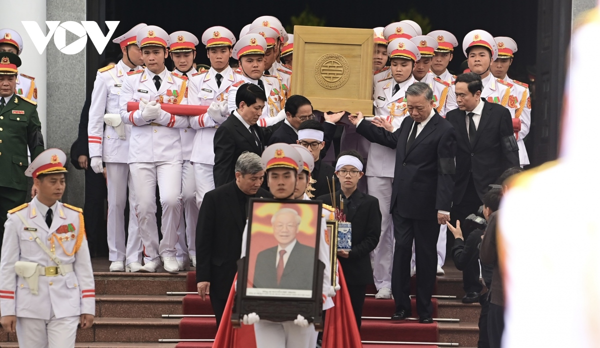 Trực tiếp: Tiễn biệt Tổng Bí thư Nguyễn Phú Trọng về nơi an nghỉ cuối cùng - Ảnh 3.