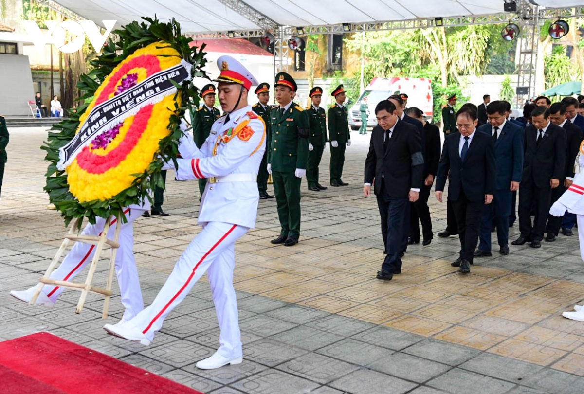 Cập nhật: Người dân xếp hàng từ 5h sáng chờ vào viếng Tổng Bí thư Nguyễn Phú Trọng - Ảnh 2.