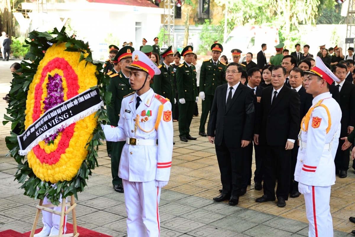 Cập nhật: Người dân xếp hàng từ 5h sáng chờ vào viếng Tổng Bí thư Nguyễn Phú Trọng - Ảnh 4.