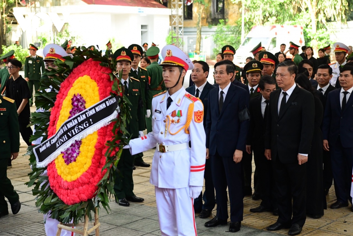 Cập nhật: Người dân xếp hàng từ 5h sáng chờ vào viếng Tổng Bí thư Nguyễn Phú Trọng - Ảnh 5.