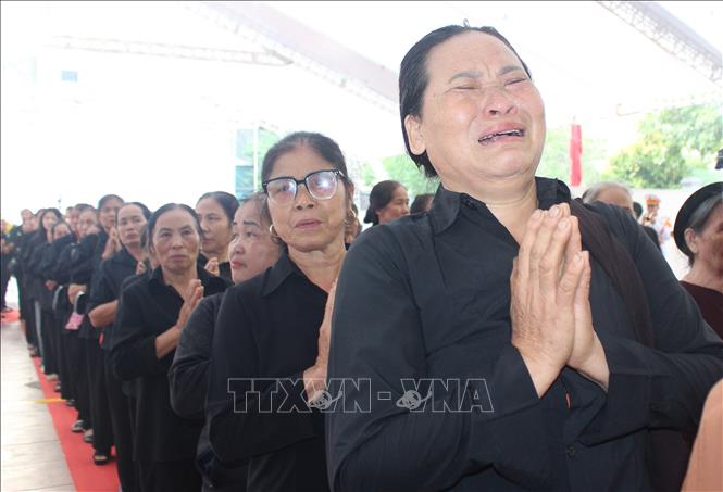 Xúc động hình ảnh người dân bày tỏ niềm tiếc thương vô hạn với Tổng Bí thư Nguyễn Phú Trọng - Ảnh 7.