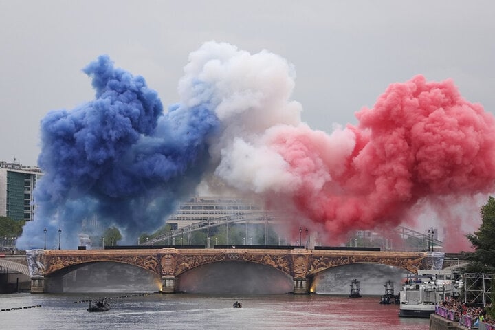 Khai mạc Olympic Paris 2024: Kéo dài 4 tiếng, ấn tượng chưa từng có - Ảnh 2.