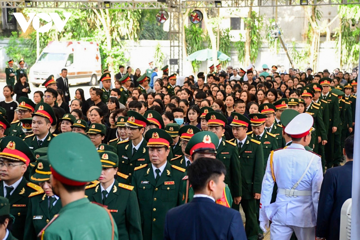 Trực tiếp: Dòng người nối dài chờ viếng Tổng Bí thư Nguyễn Phú Trọng - Ảnh 1.