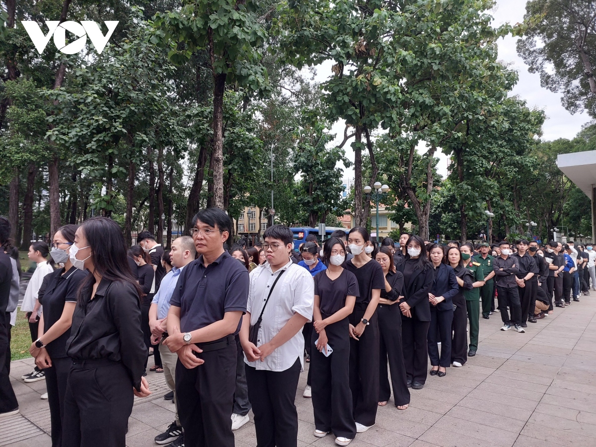 Cập nhật: Người dân xếp hàng từ 5h sáng chờ vào viếng Tổng Bí thư Nguyễn Phú Trọng - Ảnh 1.