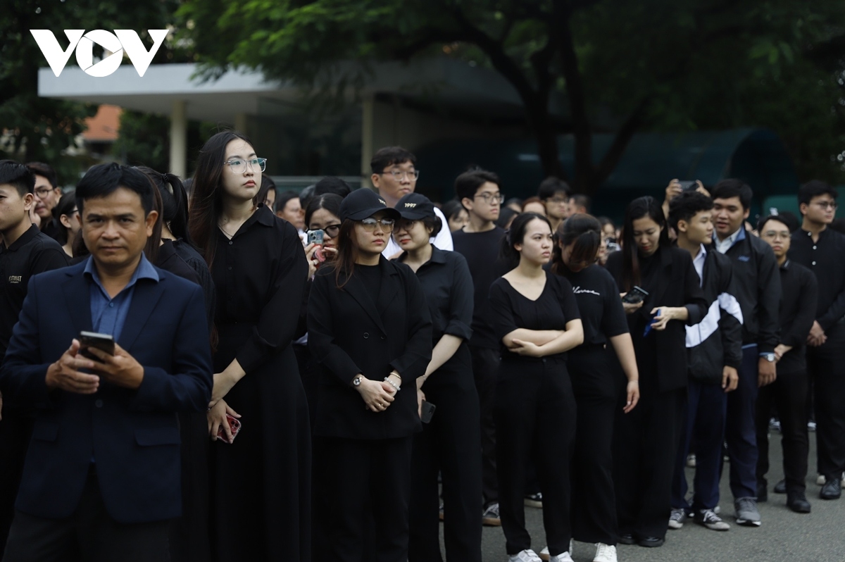 Trực tiếp: Dòng người nối dài chờ viếng Tổng Bí thư Nguyễn Phú Trọng - Ảnh 1.