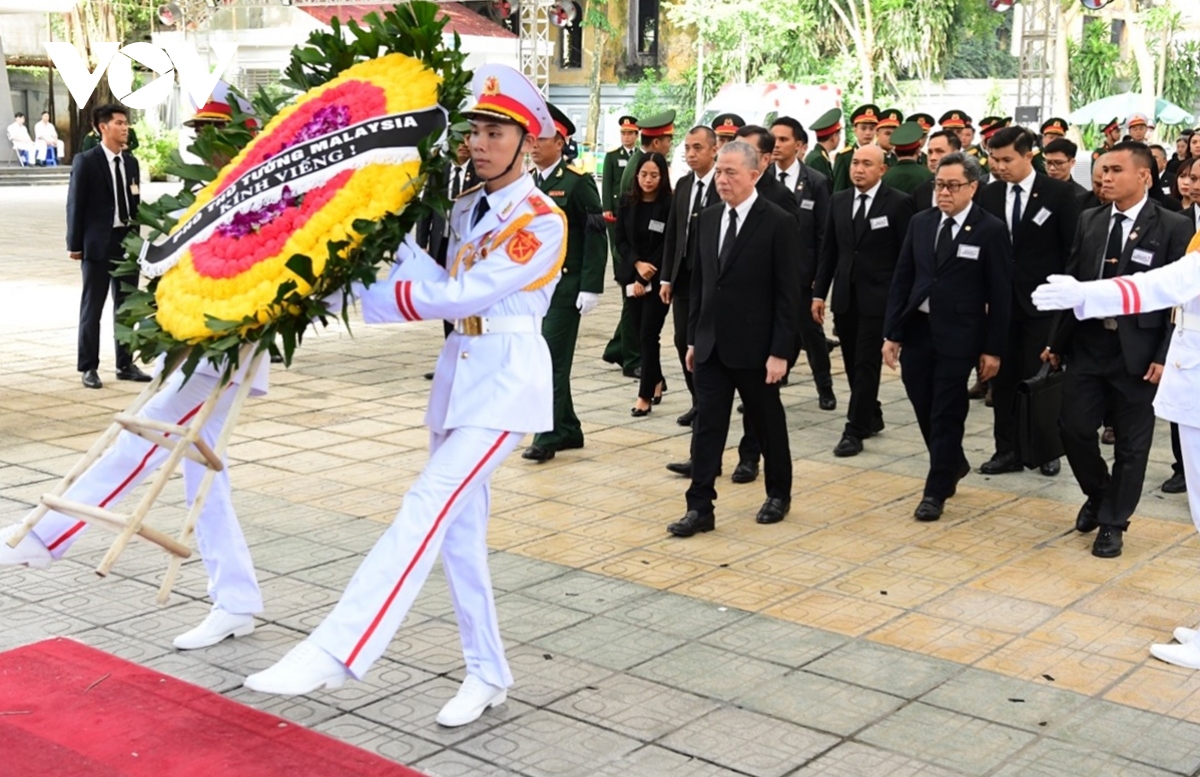 Trực tiếp: Dòng người nối dài chờ viếng Tổng Bí thư Nguyễn Phú Trọng - Ảnh 3.