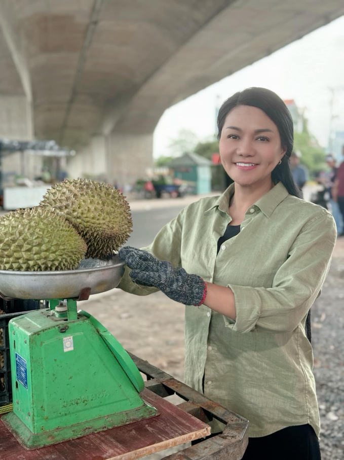 Nữ nghệ sĩ cải lương đình đám bán sầu riêng, vừa cất giọng đã làm cõi mạng dậy sóng - Ảnh 5.