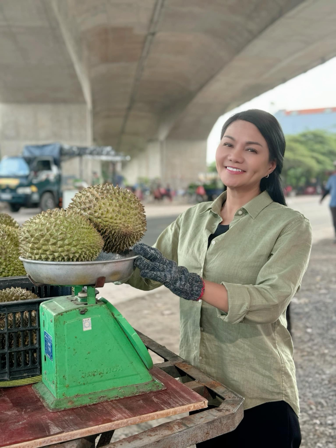 Nữ nghệ sĩ cải lương đình đám bán sầu riêng, vừa cất giọng đã làm cõi mạng dậy sóng - Ảnh 6.