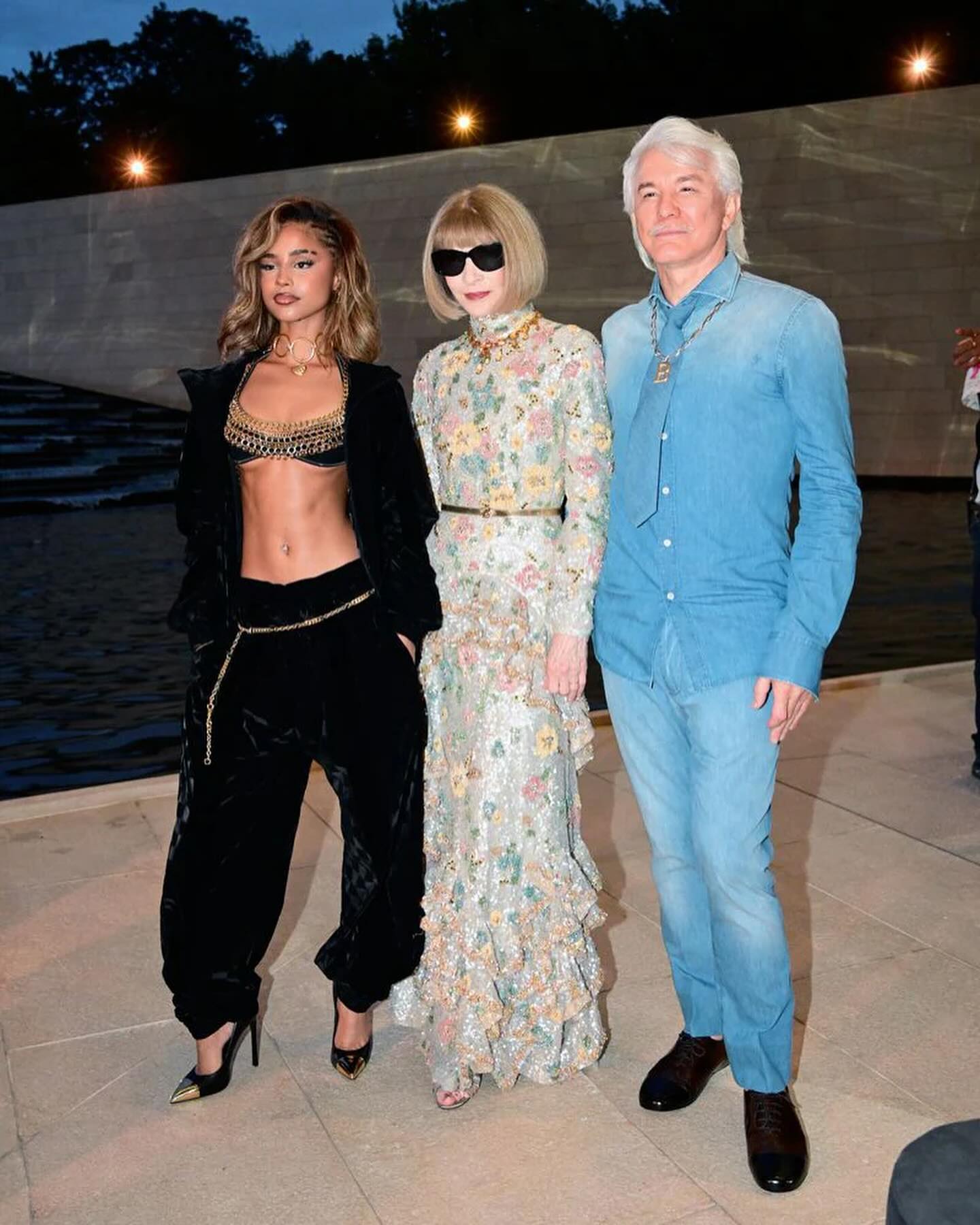 photo-by-anna-wintour-on-july-26-2024-may-be-an-image-of-3-people-1722047318389237033048-1722067453792-17220674542411084432544.jpg