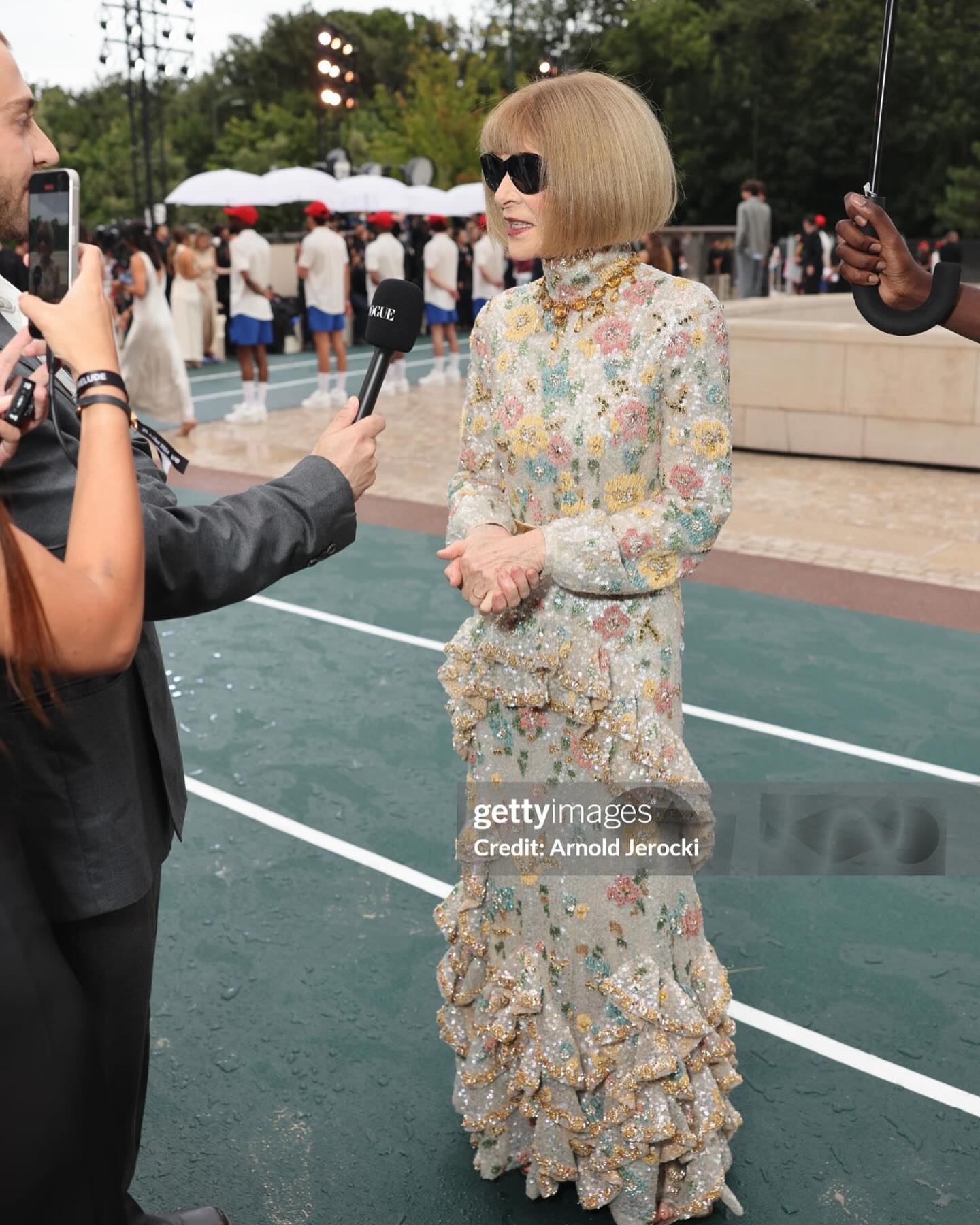 photo-by-anna-wintour-on-july-26-2024-may-be-an-image-of-8-people-and-text-1722047318355791923100-1722067453130-1722067453273198059004.jpg