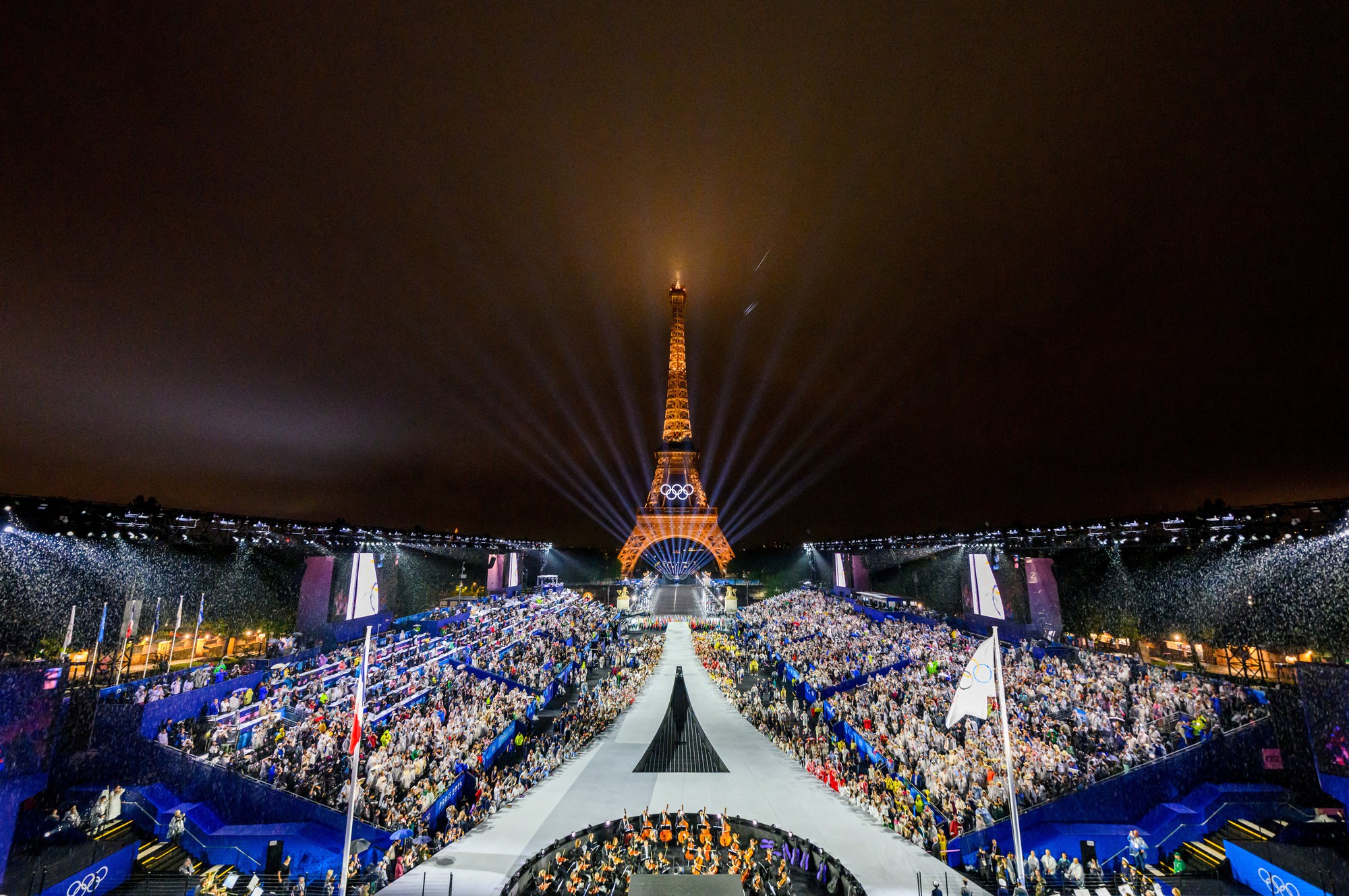 Hy hữu: &quot;Kinh đô ánh sáng&quot; Paris sập điện giữa lúc tổ chức Olympic, toàn bộ khung cảnh chìm trong bóng tối?- Ảnh 1.