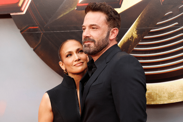 Jennifer Lopez và Ben Affleck giành quyền nuôi thú cưng trước tin đồn ly hôn - Ảnh 1.