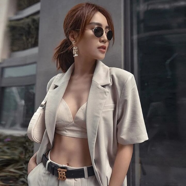 Cách mix blazer ngắn tay cho quý cô công sở trong mùa hè - Ảnh 1.