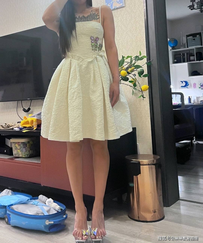 Nhờ netizen chọn outfit dự lễ tốt nghiệp của con, người mẹ nhận về nguyên rổ &quot;gạch đá&quot;: Chị muốn con xấu hổ à? - Ảnh 3.