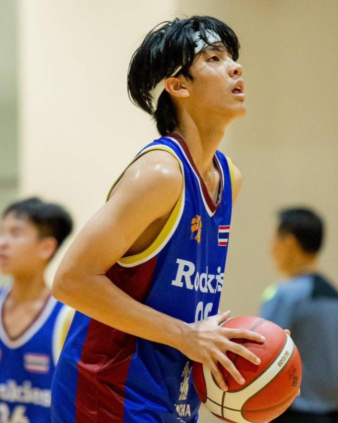 Con trai 16 tuổi của tài tử hàng đầu Thái Lan sở hữu &quot;visual&quot; nổi bật: Thành thạo nhiều môn thể thao, quyết từ chối showbiz vì điều này - Ảnh 6.