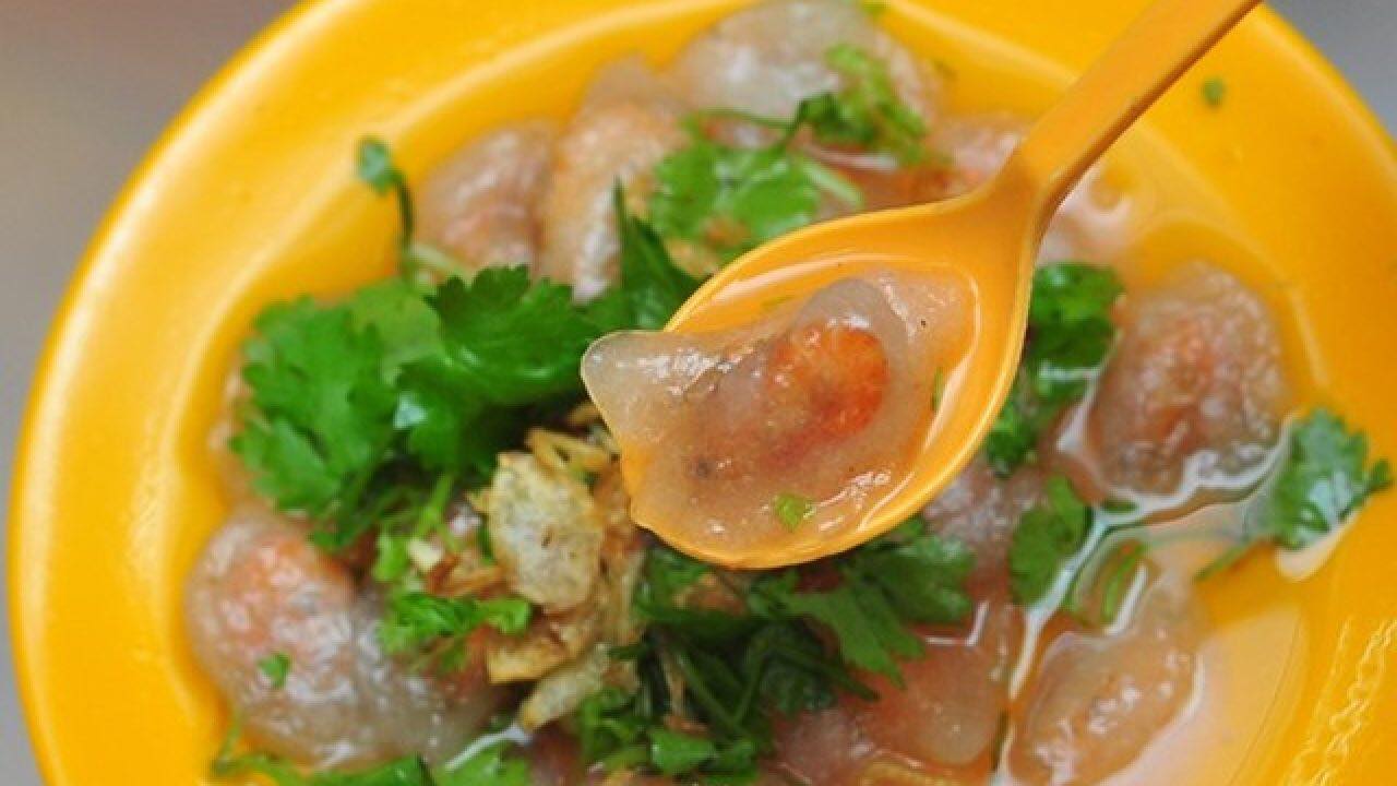 Món bánh không thể bỏ qua khi đi foodtour Hải Phòng: Tên &quot;điệu chảy rớt&quot;, nhưng mỗi nơi lại một &quot;giao diện&quot; khác nhau - Ảnh 7.