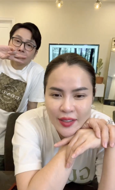 NSƯT Vũ Luân tự tay pha sữa, chăm sóc chu đáo cho Phương Lê trên livestream - Ảnh 3.