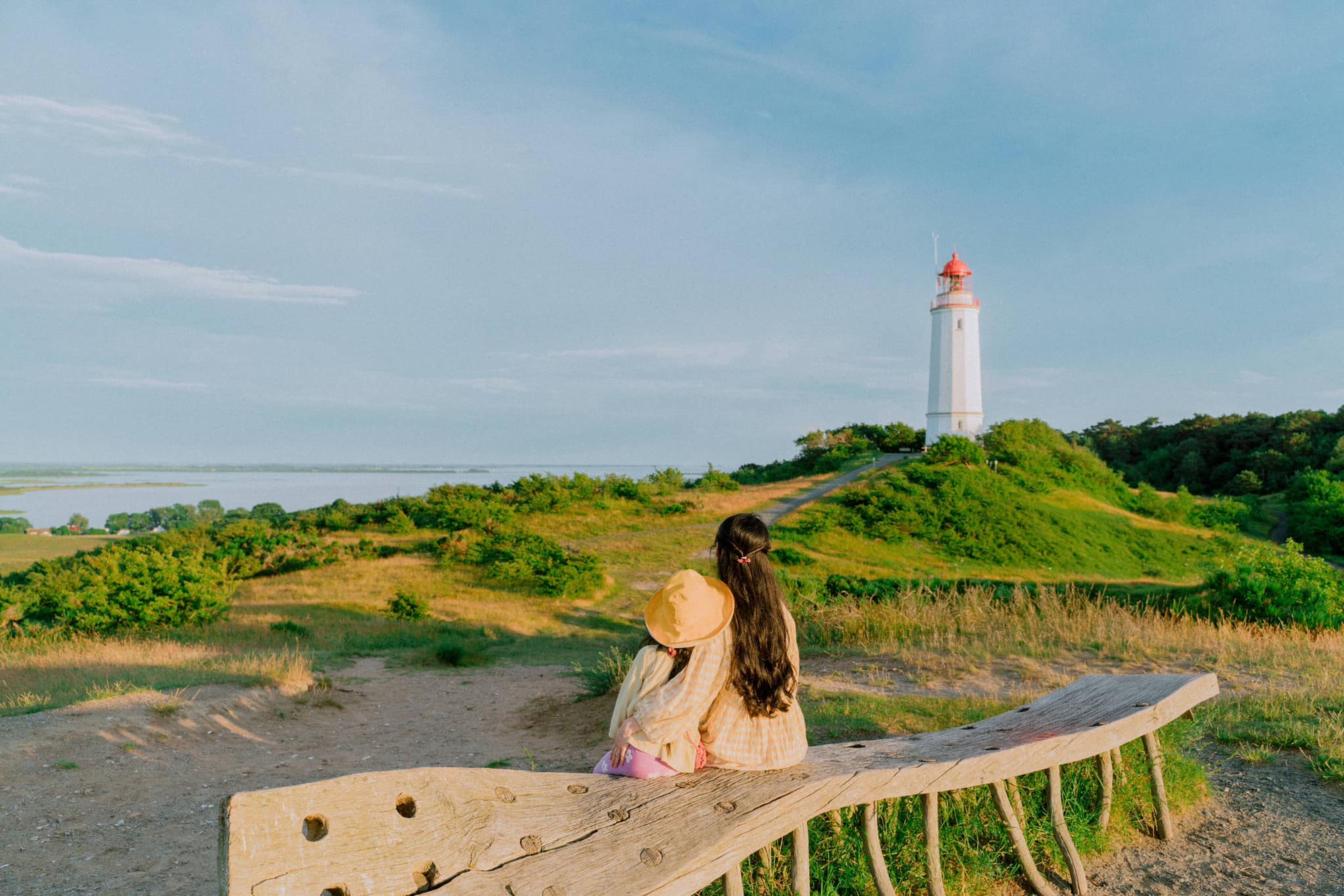 Chuyến du hành diệu kỳ của em bé Việt đến hòn đảo nhỏ trên biển Baltic, nơi toàn cảnh đẹp kỳ ảo và không hề có chiếc ô tô nào - Ảnh 7.